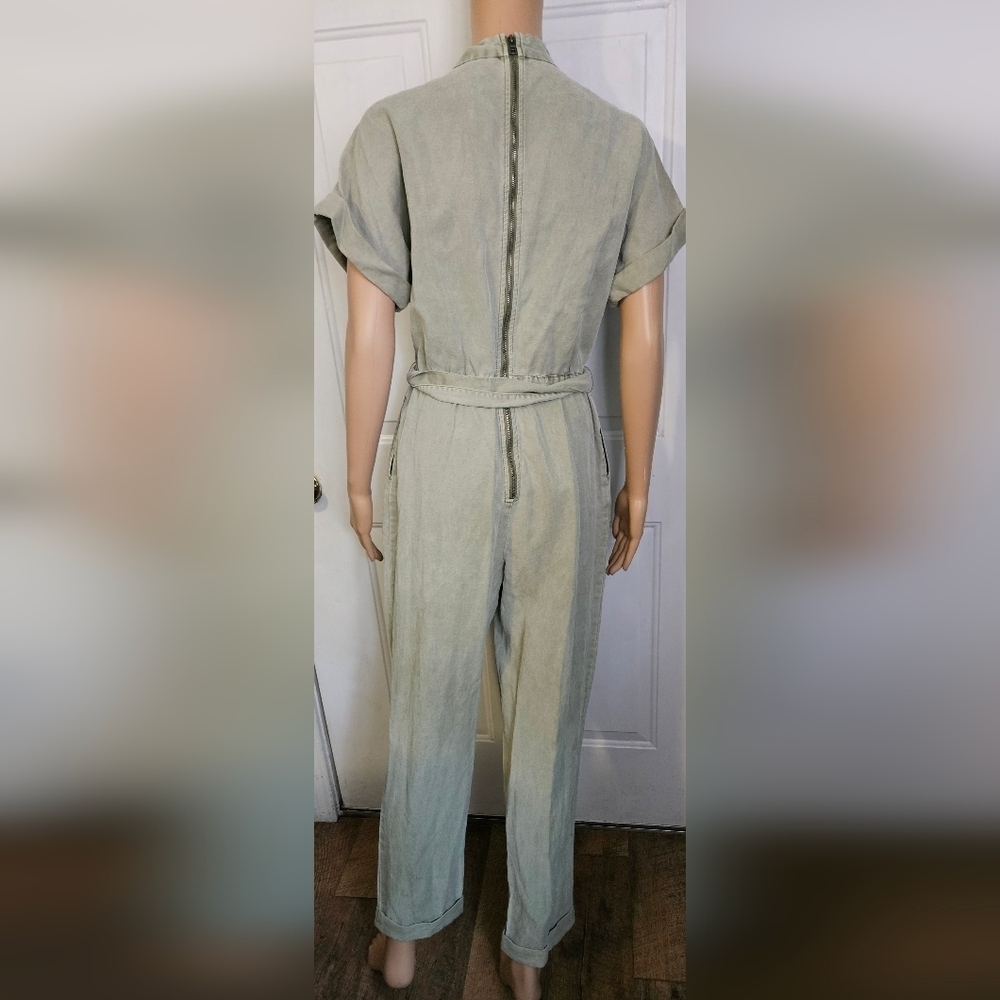 Alice + Olivia Green Leonarda Cropped Belted Lyocell Jumpsuit - Picture 5 of 8